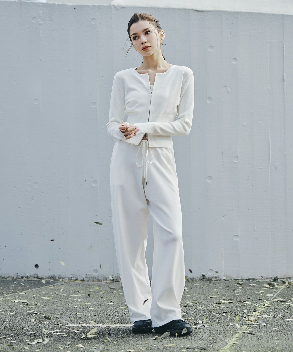 リラックスウェア スウェット Y2K パジャマ 部屋着 ダル着 スポーティ モテニット デートコーデ 大人 あざと可愛い 肌見せ 韓国風 綺麗め 細見え カジュアル 空港ファッション らくちん KINO THE KEI