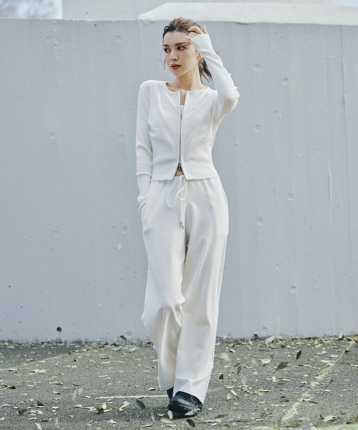 リラックスウェア スウェット Y2K パジャマ 部屋着 ダル着 スポーティ モテニット デートコーデ 大人 あざと可愛い 肌見せ 韓国風 綺麗め 細見え カジュアル 空港ファッション らくちん KINO THE KEI