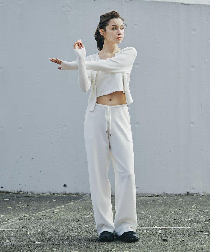 リラックスウェア スウェット Y2K パジャマ 部屋着 ダル着 スポーティ モテニット デートコーデ 大人 あざと可愛い 肌見せ 韓国風 綺麗め 細見え カジュアル 空港ファッション らくちん KINO THE KEI