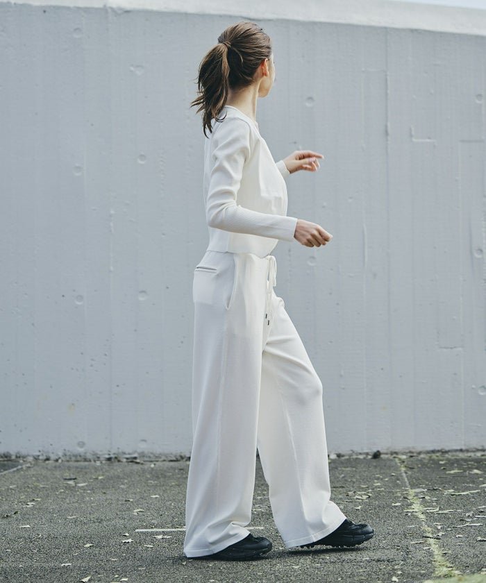 リラックスウェア スウェット Y2K パジャマ 部屋着 ダル着 スポーティ モテニット デートコーデ 大人 あざと可愛い 肌見せ 韓国風 綺麗め 細見え カジュアル 空港ファッション らくちん KINO THE KEI