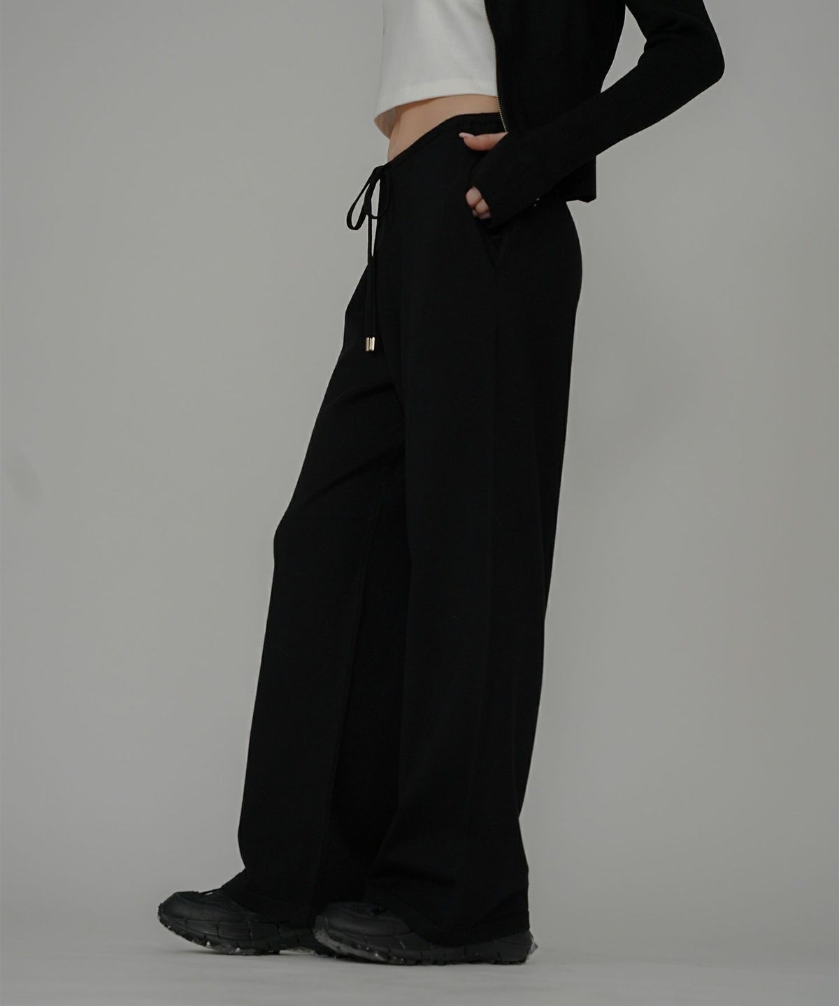 リラックスウェア スウェット Y2K パジャマ 部屋着 ダル着 スポーティ モテニット デートコーデ 大人 あざと可愛い 肌見せ 韓国風 綺麗め 細見え カジュアル 空港ファッション らくちん KINO THE KEI