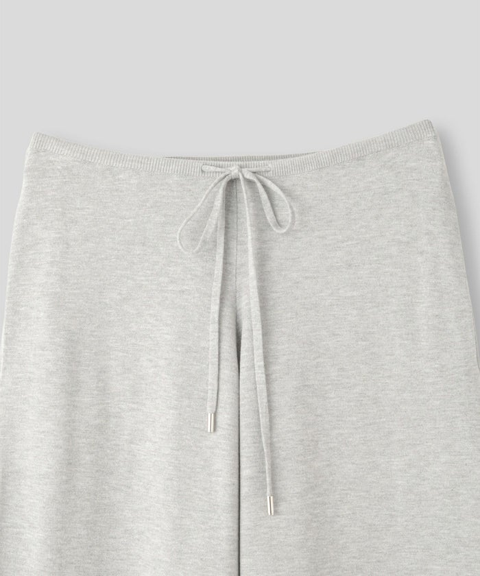 リラックスウェア スウェット Y2K パジャマ 部屋着 ダル着 スポーティ モテニット デートコーデ 大人 あざと可愛い 肌見せ 韓国風 綺麗め 細見え カジュアル 空港ファッション らくちん KINO THE KEI