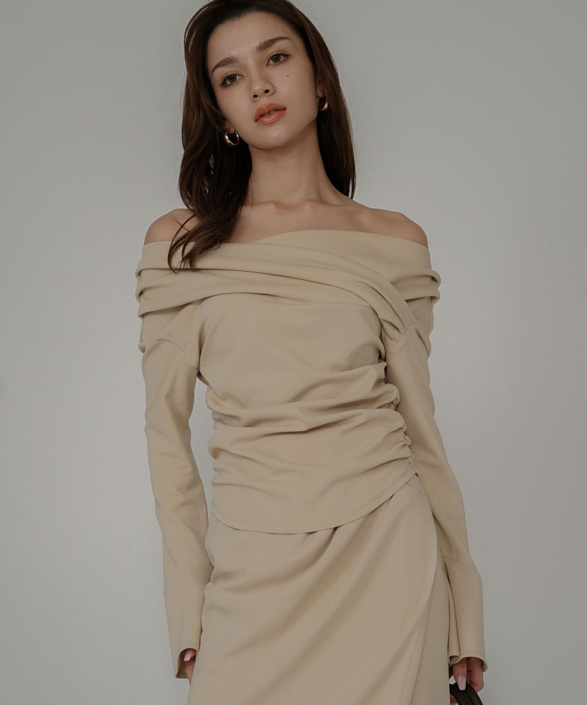 骨スト 短丈トップス オフショル Vネック モテニット ベルスリーブ カットソー デートコーデ ディナー 大人 あざと可愛い タイトトップス 肌見せ 韓国風 綺麗め 細見え カジュアル KINO THE KEI