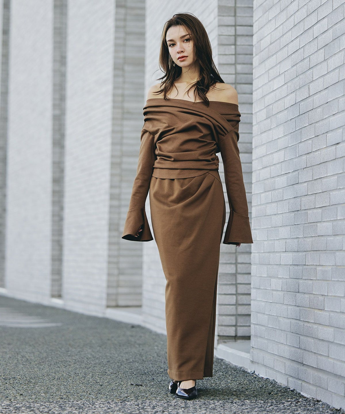 骨スト 短丈トップス オフショル Vネック モテニット ベルスリーブ カットソー デートコーデ ディナー 大人 あざと可愛い タイトトップス 肌見せ 韓国風 綺麗め 細見え カジュアル KINO THE KEI