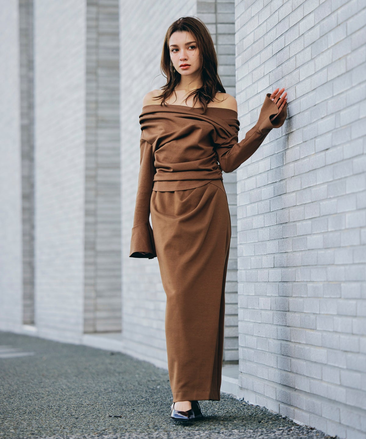 骨スト 短丈トップス オフショル Vネック モテニット ベルスリーブ カットソー デートコーデ ディナー 大人 あざと可愛い タイトトップス 肌見せ 韓国風 綺麗め 細見え カジュアル KINO THE KEI