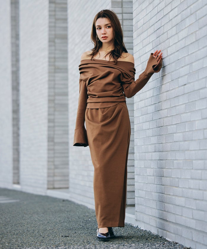 骨スト 短丈トップス オフショル Vネック モテニット ベルスリーブ カットソー デートコーデ ディナー 大人 あざと可愛い タイトトップス 肌見せ 韓国風 綺麗め 細見え カジュアル KINO THE KEI