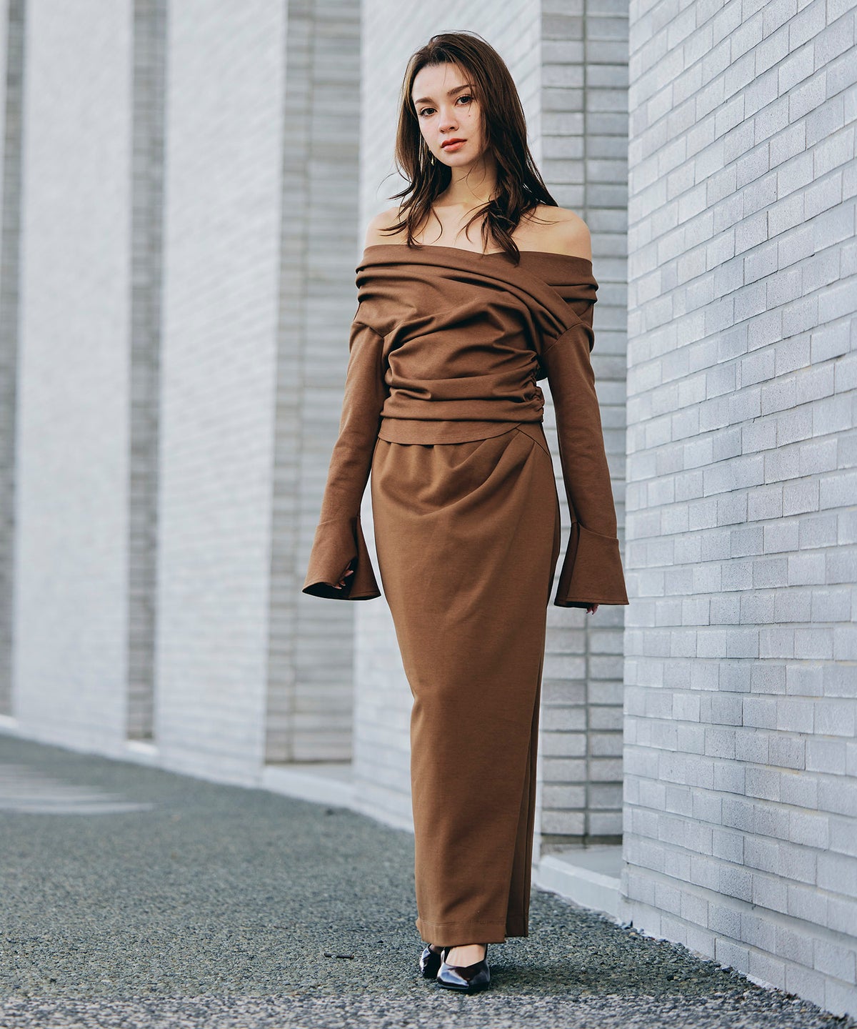 骨スト 短丈トップス オフショル Vネック モテニット ベルスリーブ カットソー デートコーデ ディナー 大人 あざと可愛い タイトトップス 肌見せ 韓国風 綺麗め 細見え カジュアル KINO THE KEI