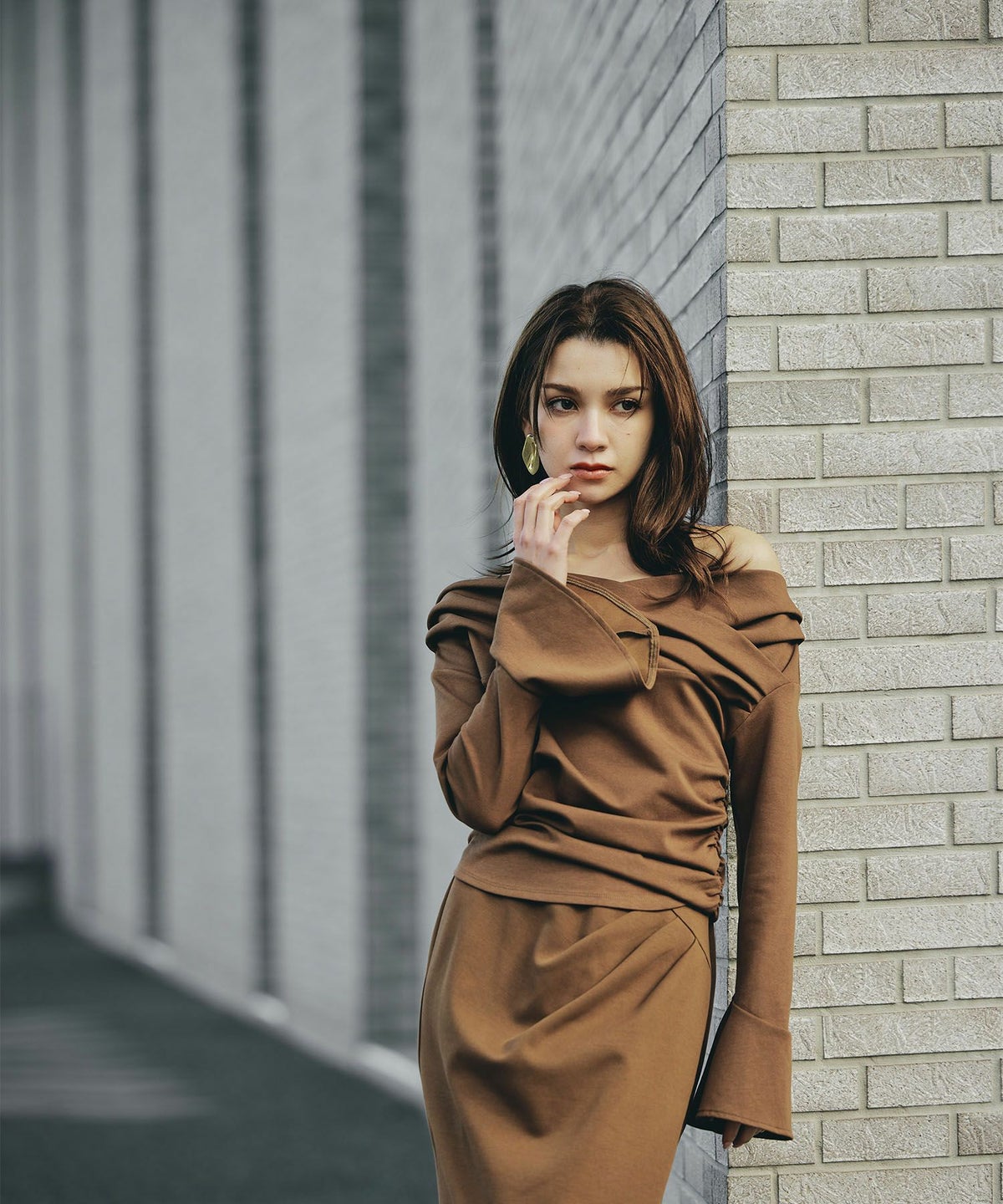 骨スト 短丈トップス オフショル Vネック モテニット ベルスリーブ カットソー デートコーデ ディナー 大人 あざと可愛い タイトトップス 肌見せ 韓国風 綺麗め 細見え カジュアル KINO THE KEI