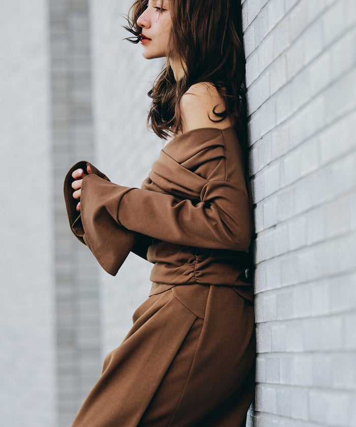 骨スト 短丈トップス オフショル Vネック モテニット ベルスリーブ カットソー デートコーデ ディナー 大人 あざと可愛い タイトトップス 肌見せ 韓国風 綺麗め 細見え カジュアル KINO THE KEI