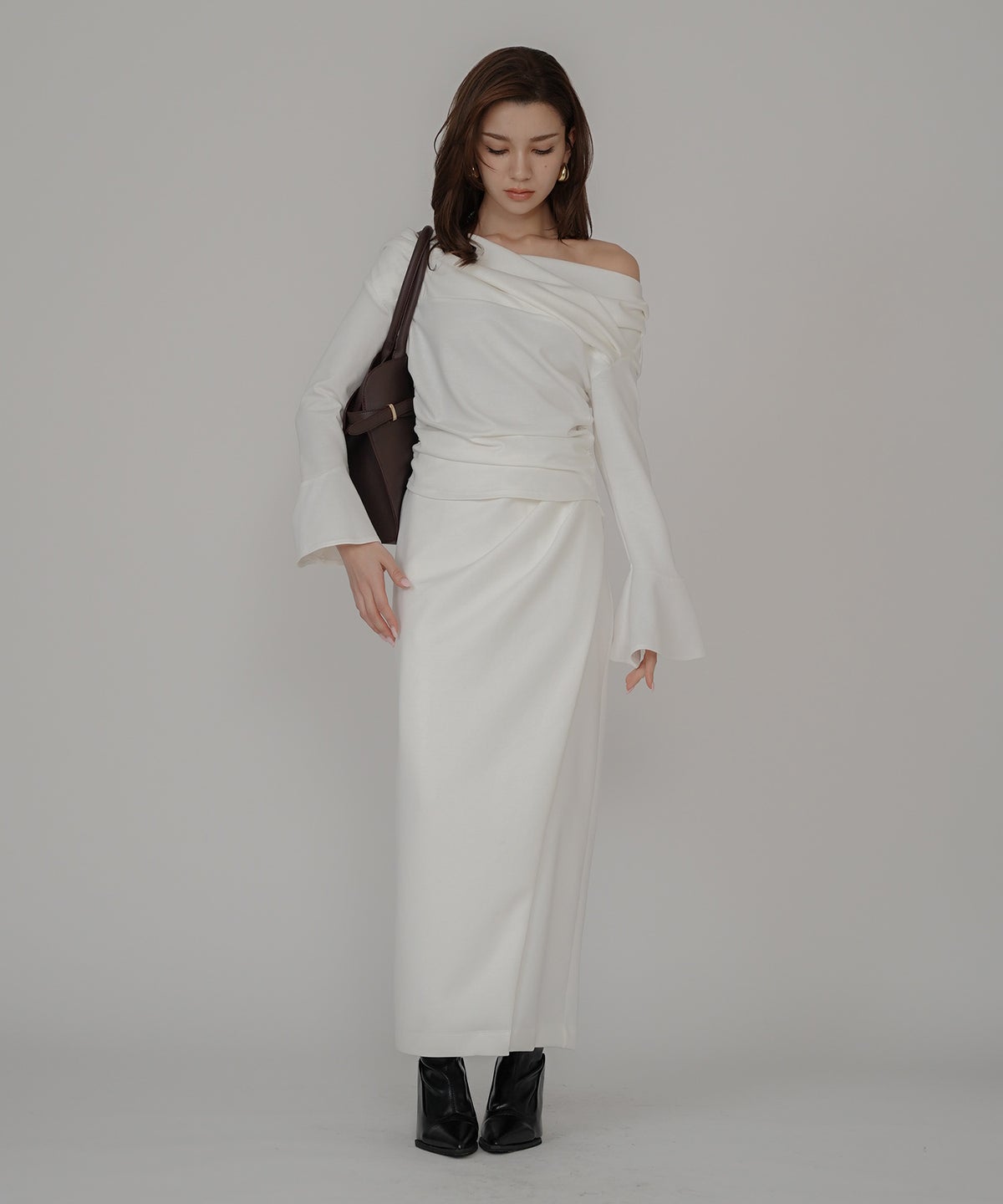 骨スト 短丈トップス オフショル Vネック モテニット ベルスリーブ カットソー デートコーデ ディナー 大人 あざと可愛い タイトトップス 肌見せ 韓国風 綺麗め 細見え カジュアル KINO THE KEI