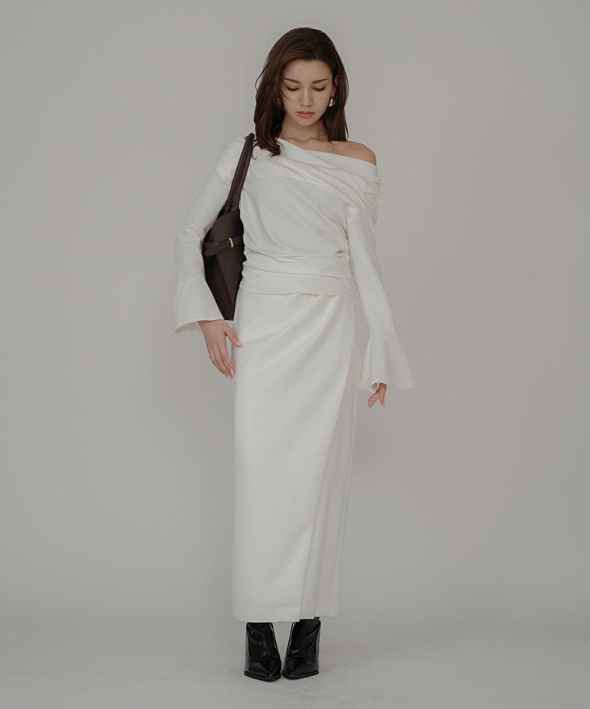 骨スト 短丈トップス オフショル Vネック モテニット ベルスリーブ カットソー デートコーデ ディナー 大人 あざと可愛い タイトトップス 肌見せ 韓国風 綺麗め 細見え カジュアル KINO THE KEI