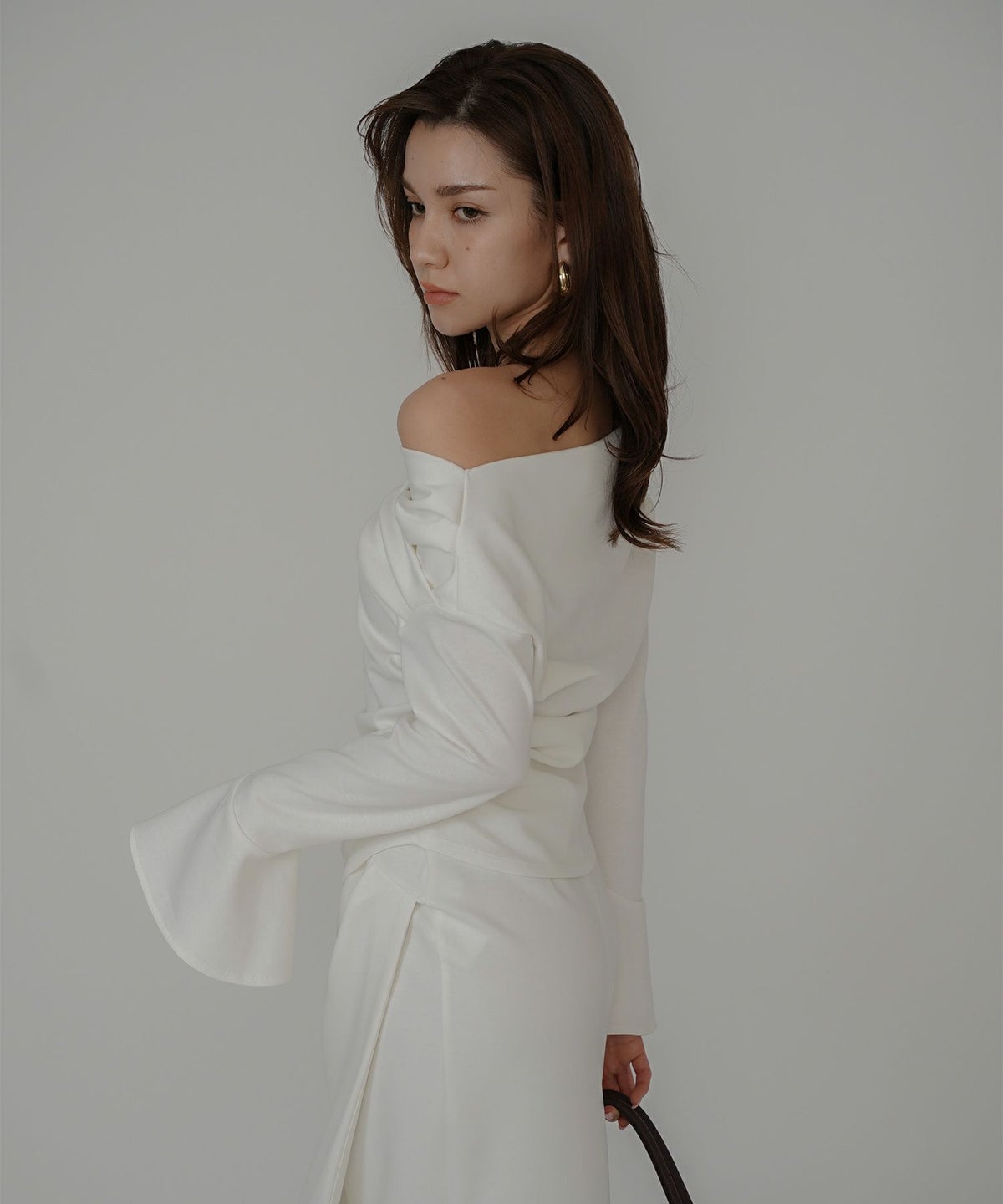 骨スト 短丈トップス オフショル Vネック モテニット ベルスリーブ カットソー デートコーデ ディナー 大人 あざと可愛い タイトトップス 肌見せ 韓国風 綺麗め 細見え カジュアル KINO THE KEI