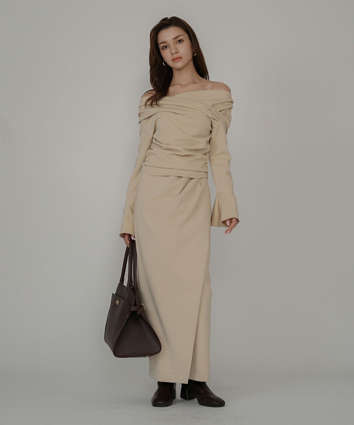 骨スト 短丈トップス オフショル Vネック モテニット ベルスリーブ カットソー デートコーデ ディナー 大人 あざと可愛い タイトトップス 肌見せ 韓国風 綺麗め 細見え カジュアル KINO THE KEI