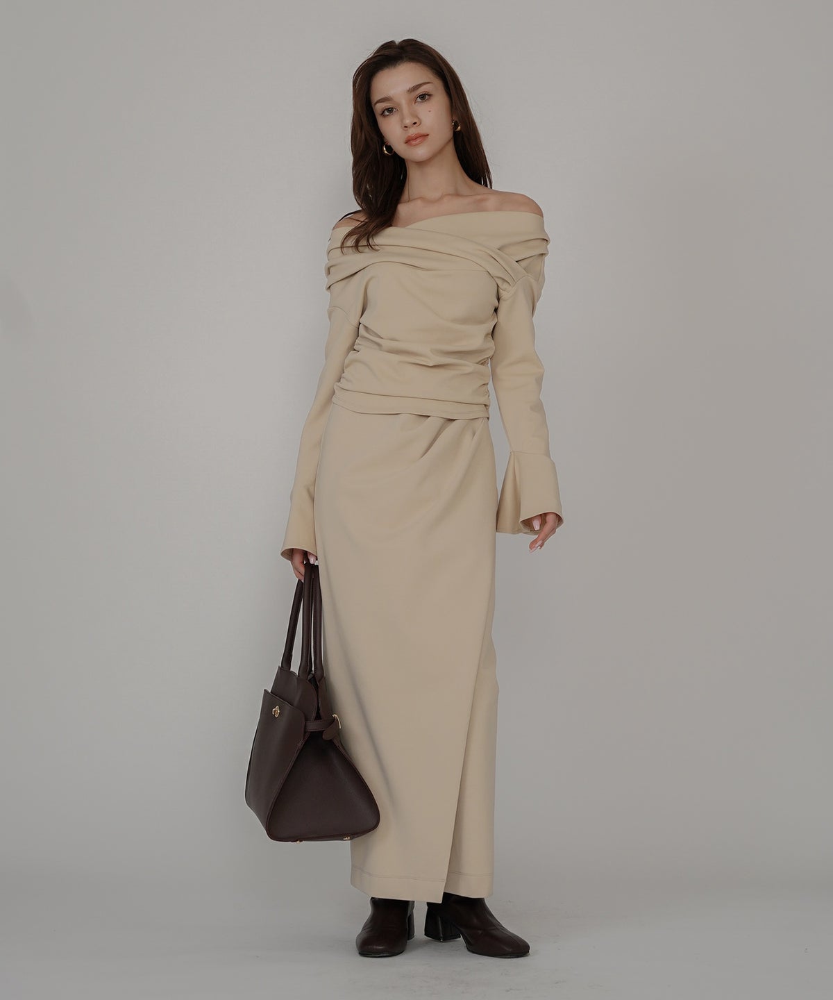 骨スト 短丈トップス オフショル Vネック モテニット ベルスリーブ カットソー デートコーデ ディナー 大人 あざと可愛い タイトトップス 肌見せ 韓国風 綺麗め 細見え カジュアル KINO THE KEI