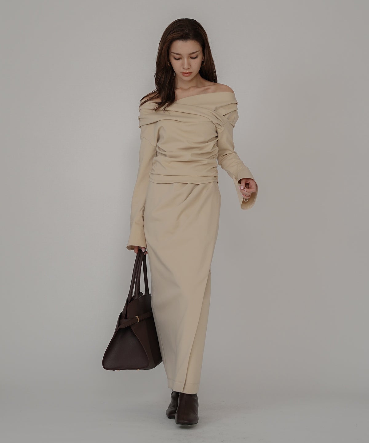 骨スト 短丈トップス オフショル Vネック モテニット ベルスリーブ カットソー デートコーデ ディナー 大人 あざと可愛い タイトトップス 肌見せ 韓国風 綺麗め 細見え カジュアル KINO THE KEI