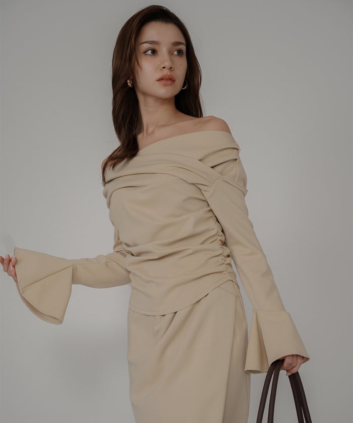 骨スト 短丈トップス オフショル Vネック モテニット ベルスリーブ カットソー デートコーデ ディナー 大人 あざと可愛い タイトトップス 肌見せ 韓国風 綺麗め 細見え カジュアル KINO THE KEI