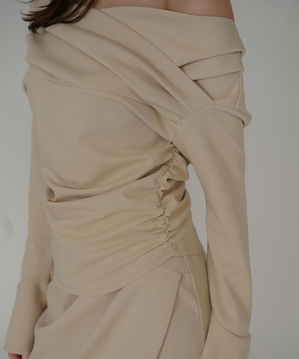 骨スト 短丈トップス オフショル Vネック モテニット ベルスリーブ カットソー デートコーデ ディナー 大人 あざと可愛い タイトトップス 肌見せ 韓国風 綺麗め 細見え カジュアル KINO THE KEI