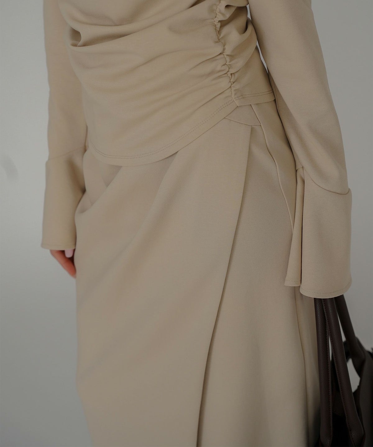 ナロースカート 骨スト ロングスカート タイトスカート モテニット カットソー デートコーデ ディナー 大人 あざと可愛い 肌見せ 韓国風 綺麗め 細見え カジュアル ウエストカバー お腹周りカバー らくちん KINO THE KEI