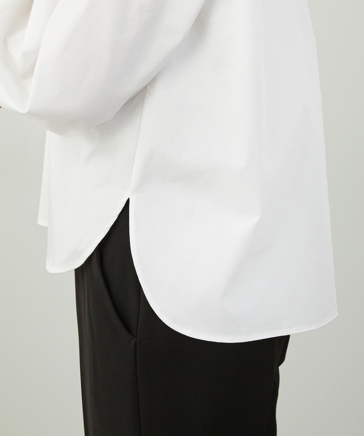 手洗い可 ラウンドヘム スリット パフスリーブ 上品 きれいめ フォーマル オフィス カジュアル フェミニン ジョイントスペース