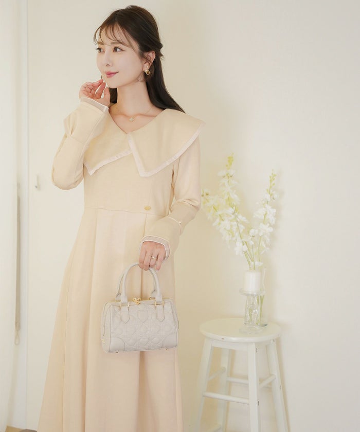 ワンピース アシメカラー きれいめ 上品 エレガント フェミニン アイボリー ネイビー シアー エアリー あたたか カットソー ダンボールニット 伸縮 後ろファスナー 着脱 長袖 セミオケージョン