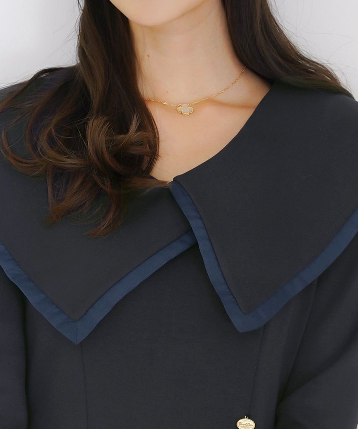 ワンピース アシメカラー きれいめ 上品 エレガント フェミニン アイボリー ネイビー シアー エアリー あたたか カットソー ダンボールニット 伸縮 後ろファスナー 着脱 長袖 セミオケージョン