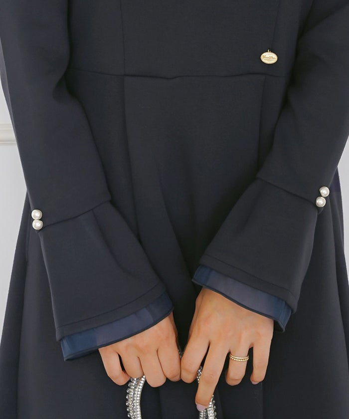 ワンピース アシメカラー きれいめ 上品 エレガント フェミニン アイボリー ネイビー シアー エアリー あたたか カットソー ダンボールニット 伸縮 後ろファスナー 着脱 長袖 セミオケージョン