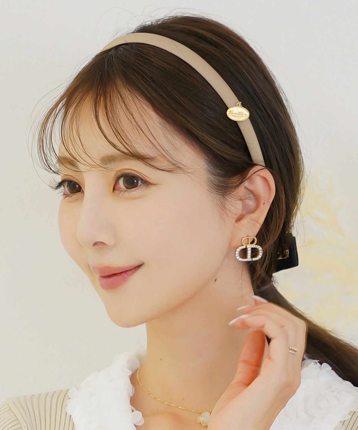 グッズ ヘアアクセサリー カチューシャ 細身 クッション 痛くなりにくい ベージュ ブラック シンプル チャーム