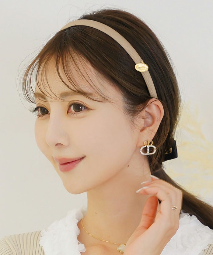 グッズ ヘアアクセサリー カチューシャ 細身 クッション 痛くなりにくい ベージュ ブラック シンプル チャーム