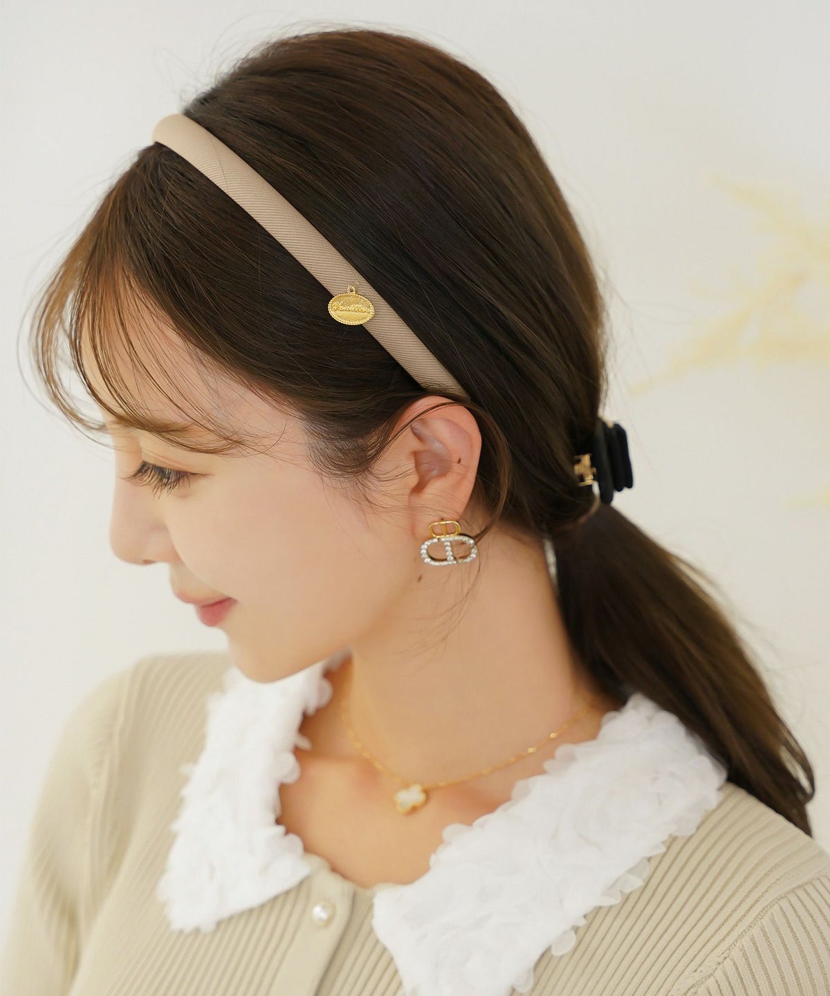 グッズ ヘアアクセサリー カチューシャ 細身 クッション 痛くなりにくい ベージュ ブラック シンプル チャーム