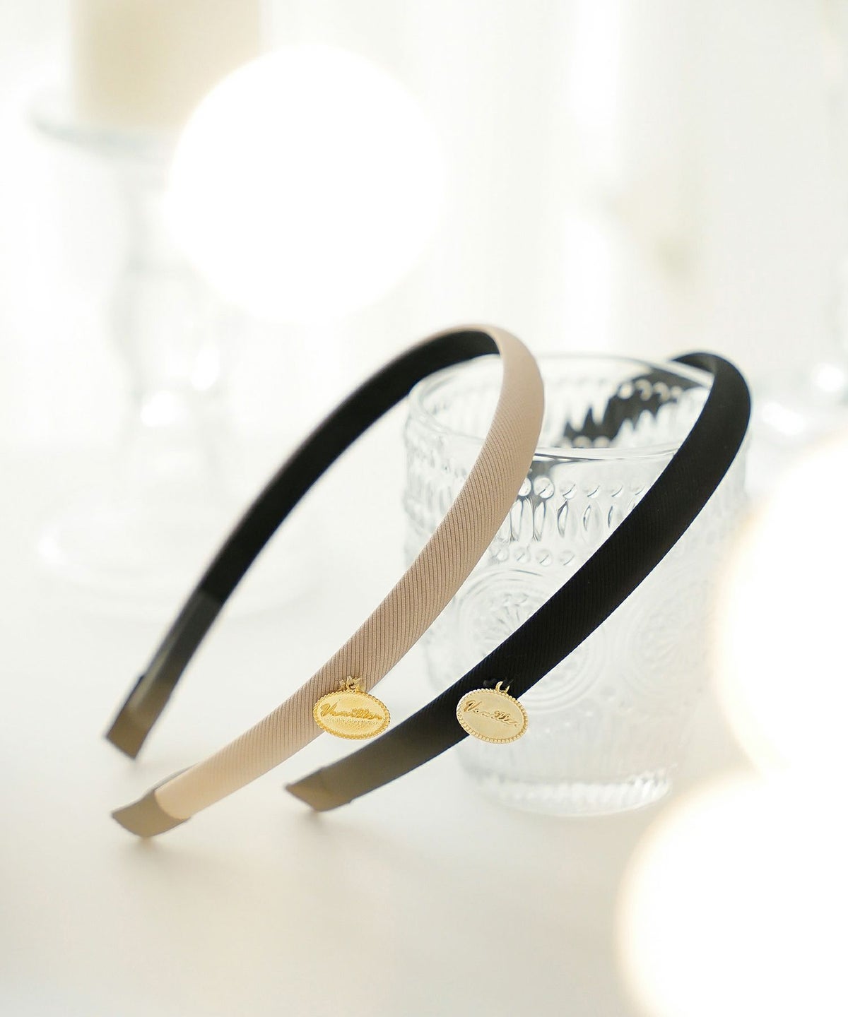 グッズ ヘアアクセサリー カチューシャ 細身 クッション 痛くなりにくい ベージュ ブラック シンプル チャーム