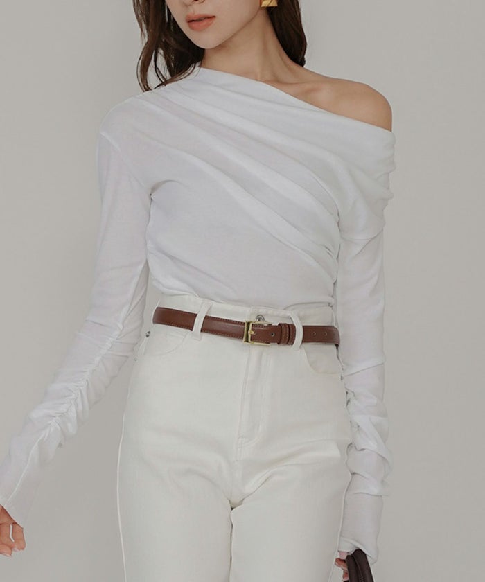 短丈 シアートップス タイト オフショルトップス ドレープ スタイルアップ オフィス 万能トップス 着回し インナートップス オシャレ 無地 女性らしい モテコーデ デートコーデ 大人 あざと可愛い 肌見せ 港区 ラウンジ 韓国風 韓国系 綺麗め 細見え カジュアル スタイル盛れ KINO THE KEI