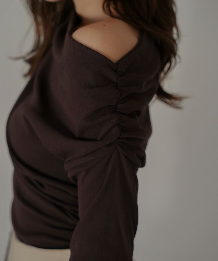 短丈 シアートップス タイト オフショルトップス ドレープ スタイルアップ オフィス 万能トップス 着回し インナートップス オシャレ 無地 女性らしい モテコーデ デートコーデ 大人 あざと可愛い 肌見せ 港区 ラウンジ 韓国風 韓国系 綺麗め 細見え カジュアル スタイル盛れ KINO THE KEI