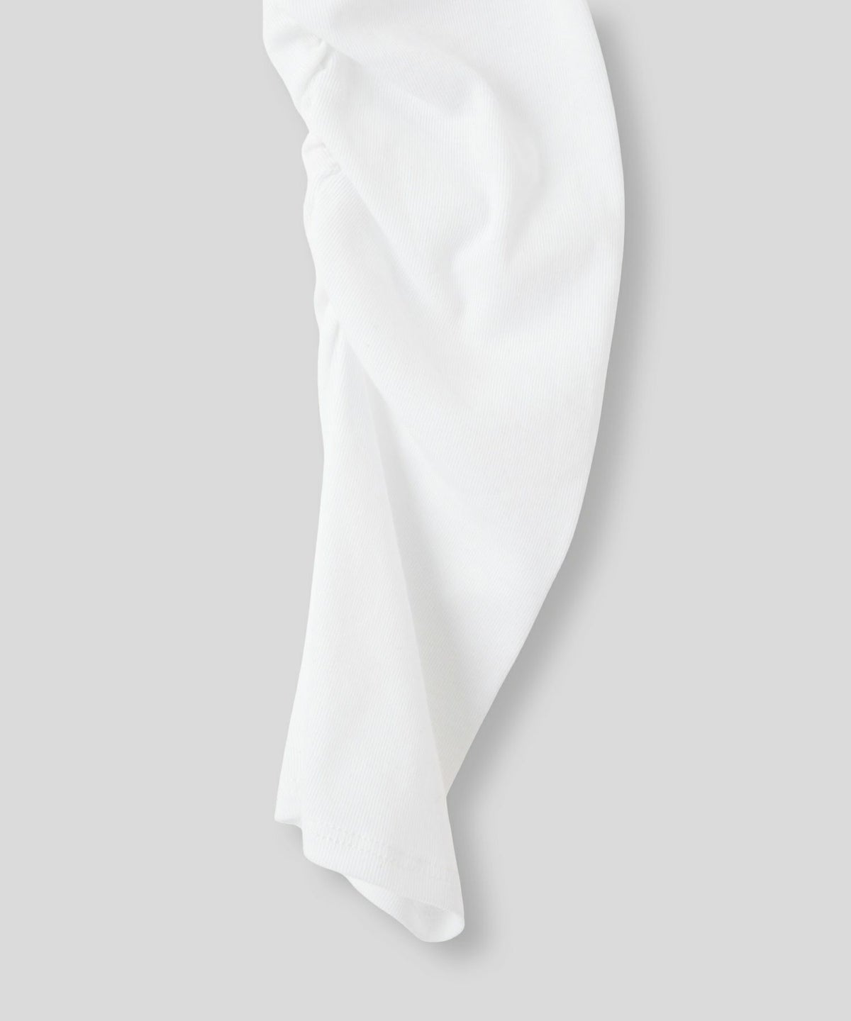 短丈 シアートップス タイト オフショルトップス ドレープ スタイルアップ オフィス 万能トップス 着回し インナートップス オシャレ 無地 女性らしい モテコーデ デートコーデ 大人 あざと可愛い 肌見せ 港区 ラウンジ 韓国風 韓国系 綺麗め 細見え カジュアル スタイル盛れ KINO THE KEI