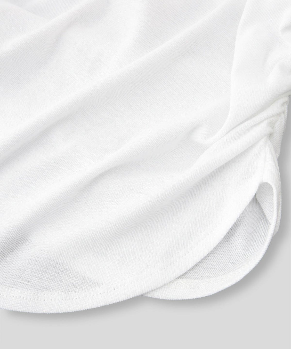 短丈 シアートップス タイト オフショルトップス ドレープ スタイルアップ オフィス 万能トップス 着回し インナートップス オシャレ 無地 女性らしい モテコーデ デートコーデ 大人 あざと可愛い 肌見せ 港区 ラウンジ 韓国風 韓国系 綺麗め 細見え カジュアル スタイル盛れ KINO THE KEI