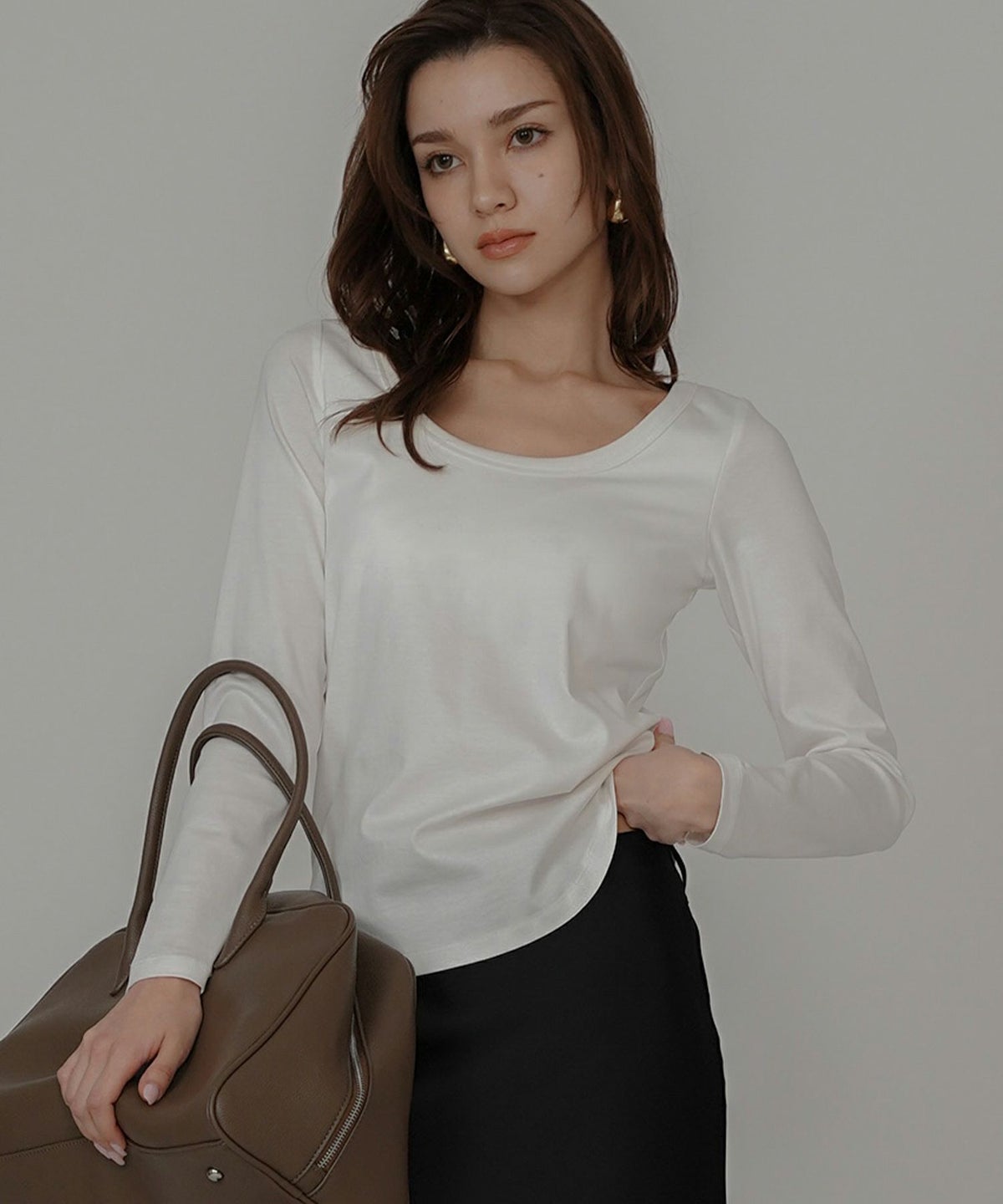 uネック tシャツ クルーネック 深め カットソー タイト ルームウエア オシャレ 無地 オフショル ロンT  女性らしい モテワンピ デートコーデ 大人 ディナー あざと可愛い 肌見せ 韓国風 綺麗め 細見え カジュアル スタイル盛れ KINO THE KEI