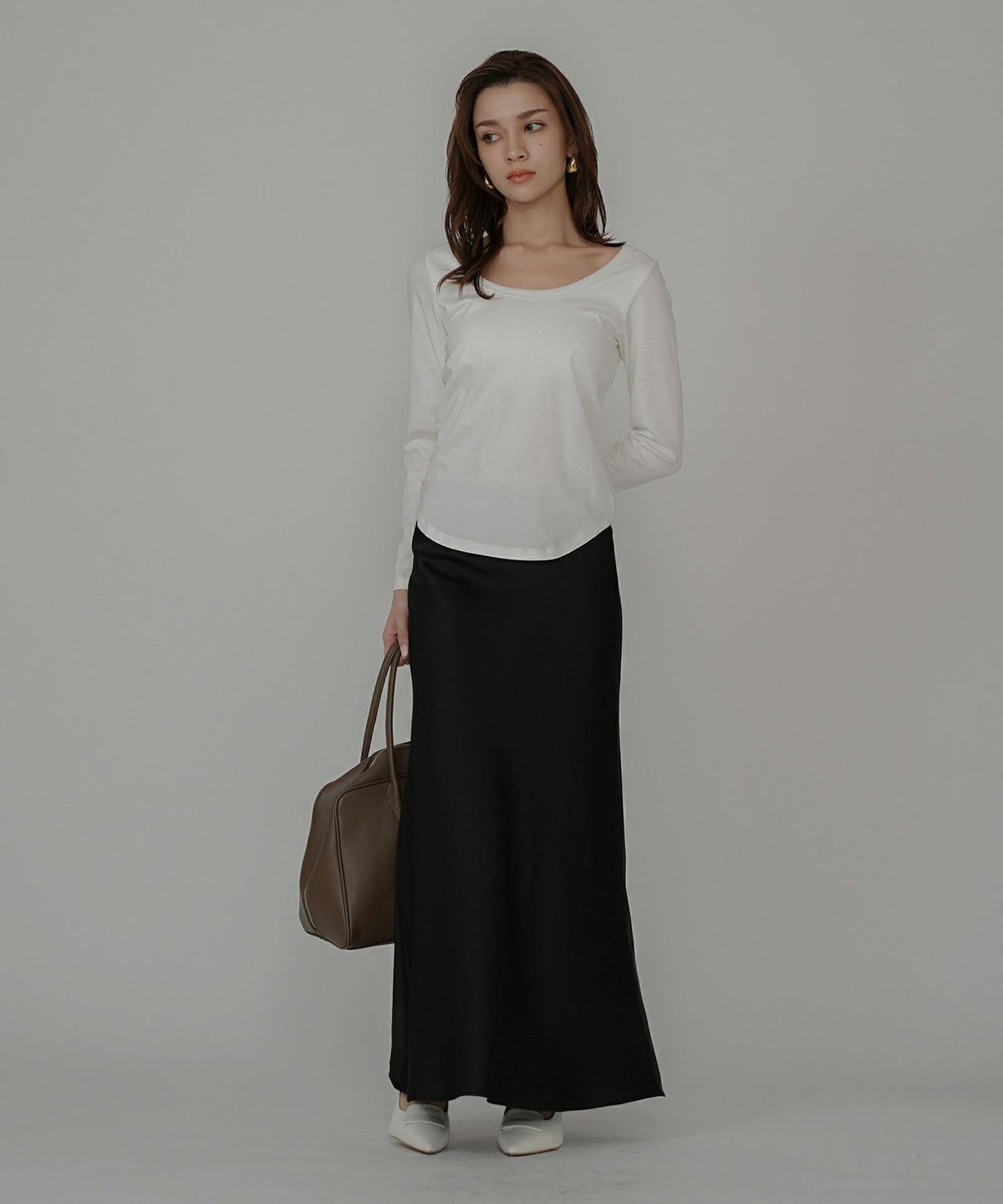 uネック tシャツ クルーネック 深め カットソー タイト ルームウエア オシャレ 無地 オフショル ロンT  女性らしい モテワンピ デートコーデ 大人 ディナー あざと可愛い 肌見せ 韓国風 綺麗め 細見え カジュアル スタイル盛れ KINO THE KEI