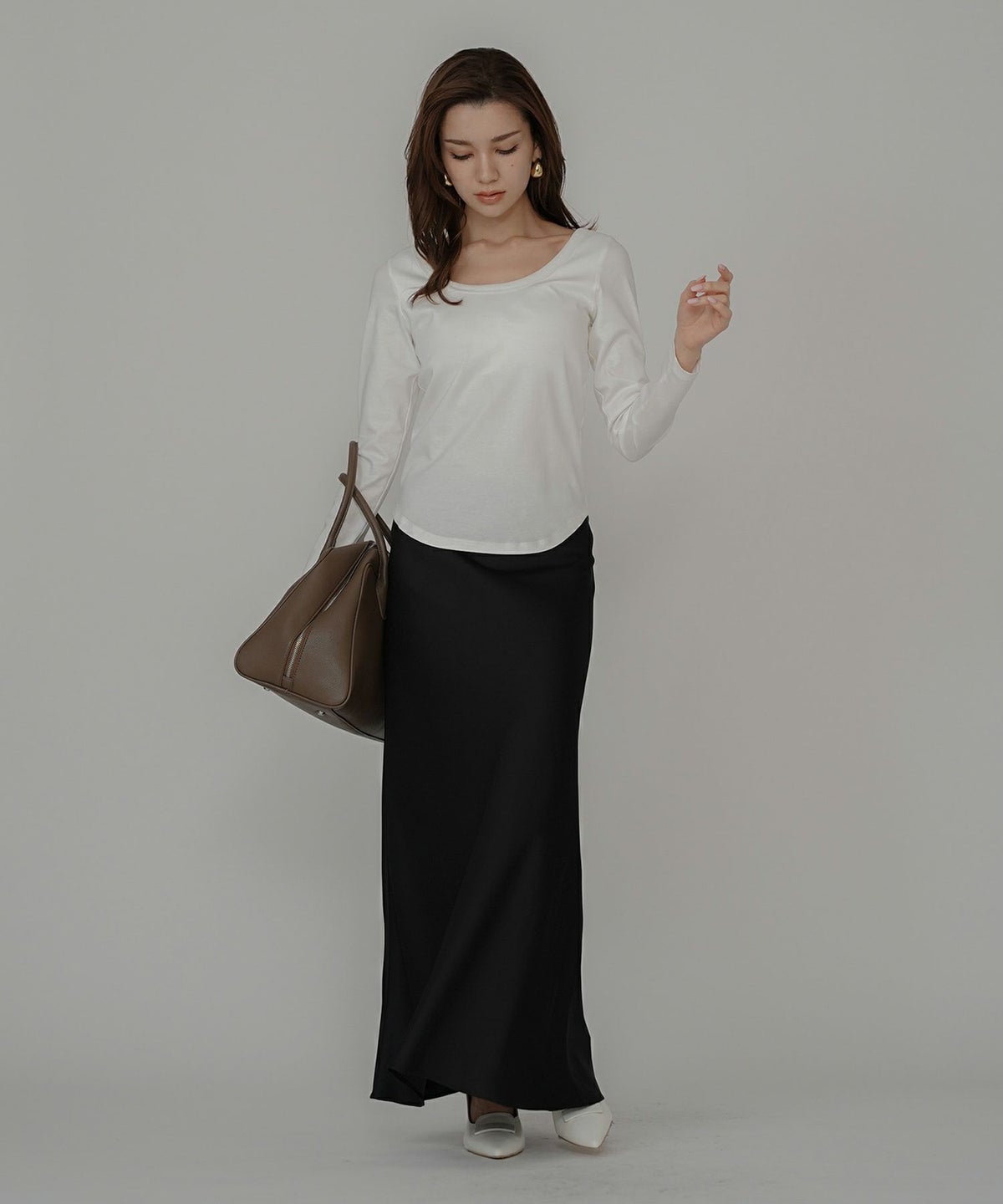 uネック tシャツ クルーネック 深め カットソー タイト ルームウエア オシャレ 無地 オフショル ロンT  女性らしい モテワンピ デートコーデ 大人 ディナー あざと可愛い 肌見せ 韓国風 綺麗め 細見え カジュアル スタイル盛れ KINO THE KEI