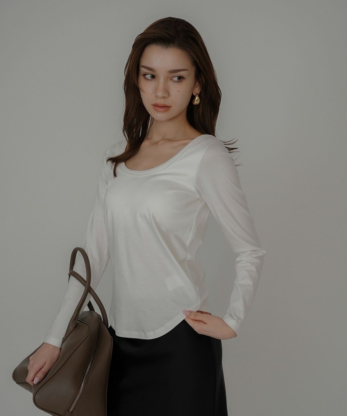 uネック tシャツ クルーネック 深め カットソー タイト ルームウエア オシャレ 無地 オフショル ロンT  女性らしい モテワンピ デートコーデ 大人 ディナー あざと可愛い 肌見せ 韓国風 綺麗め 細見え カジュアル スタイル盛れ KINO THE KEI