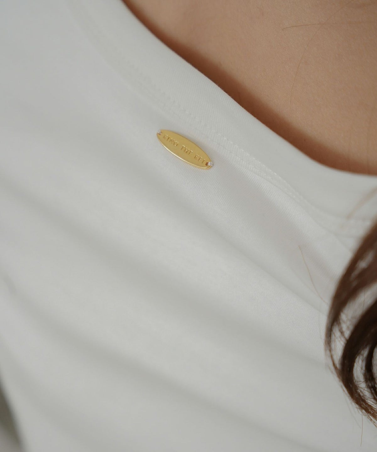 uネック tシャツ クルーネック 深め カットソー タイト ルームウエア オシャレ 無地 オフショル ロンT  女性らしい モテワンピ デートコーデ 大人 ディナー あざと可愛い 肌見せ 韓国風 綺麗め 細見え カジュアル スタイル盛れ KINO THE KEI