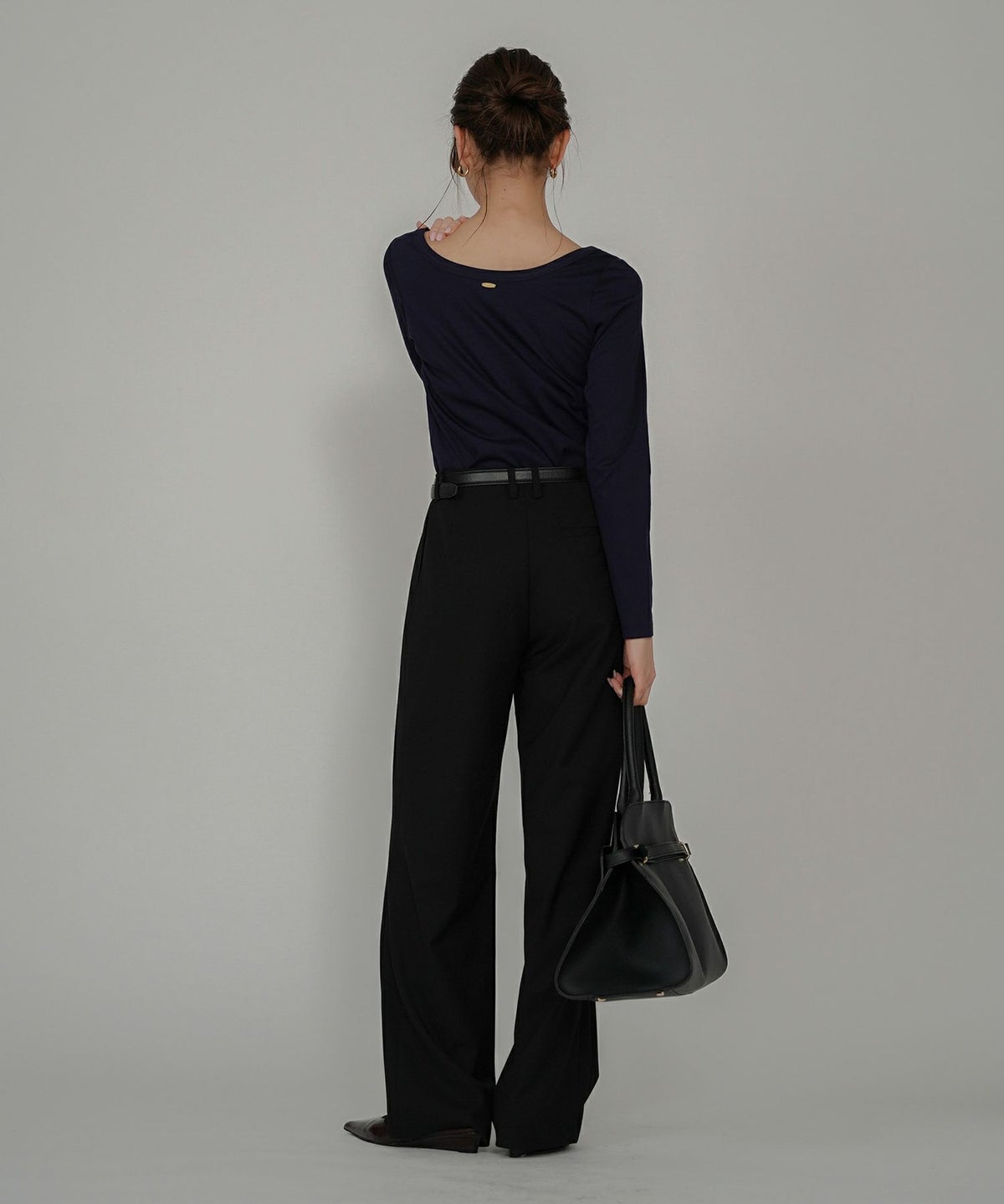 uネック tシャツ クルーネック 深め カットソー タイト ルームウエア オシャレ 無地 オフショル ロンT  女性らしい モテワンピ デートコーデ 大人 ディナー あざと可愛い 肌見せ 韓国風 綺麗め 細見え カジュアル スタイル盛れ KINO THE KEI