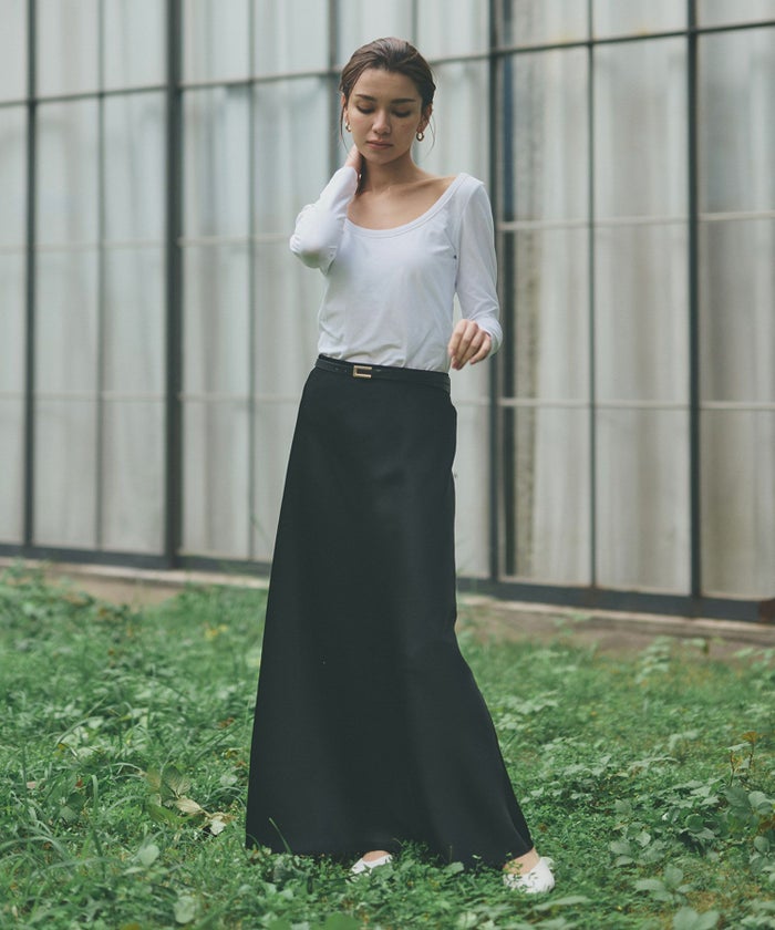 ルーズ 美脚 感動 スタイルアップ Iライン ナロースカート マーメイドスカート サテンスカート ロングスカート オシャレ 無地 女性らしい モテコーデ ベーシック シンプル デートコーデ 大人 あざと可愛い 肌見せ 韓国風 綺麗め 細見え カジュアル スタイル盛れ KINO THE KEI