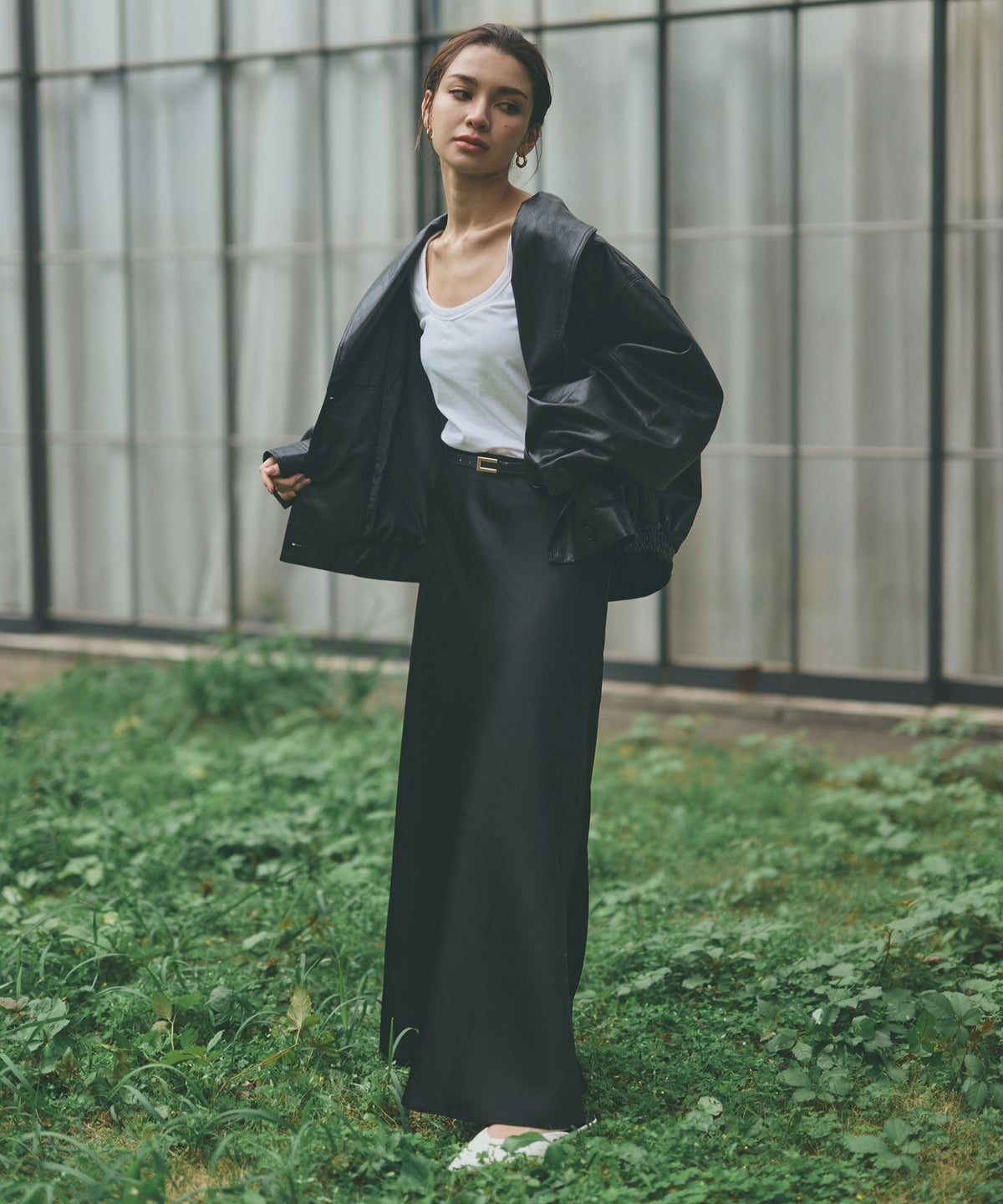 ルーズ 美脚 感動 スタイルアップ Iライン ナロースカート マーメイドスカート サテンスカート ロングスカート オシャレ 無地 女性らしい モテコーデ ベーシック シンプル デートコーデ 大人 あざと可愛い 肌見せ 韓国風 綺麗め 細見え カジュアル スタイル盛れ KINO THE KEI