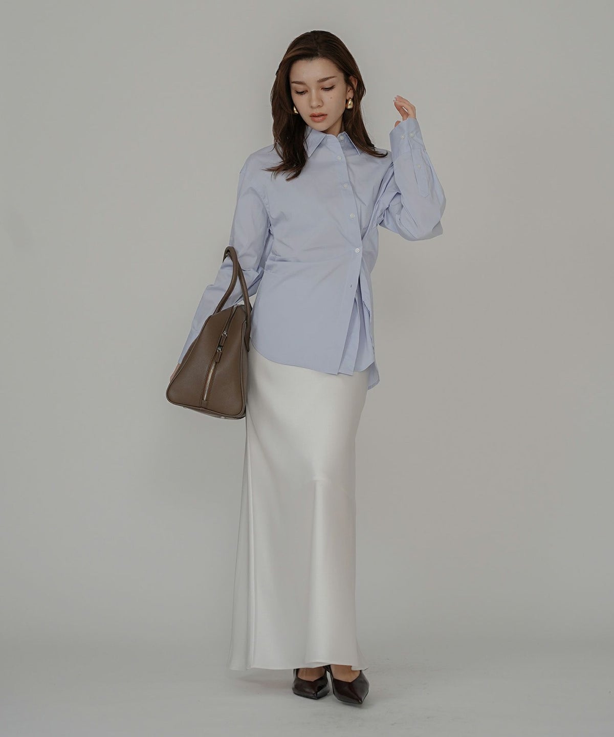 ルーズ 美脚 感動 スタイルアップ Iライン ナロースカート マーメイドスカート サテンスカート ロングスカート オシャレ 無地 女性らしい モテコーデ ベーシック シンプル デートコーデ 大人 あざと可愛い 肌見せ 韓国風 綺麗め 細見え カジュアル スタイル盛れ KINO THE KEI