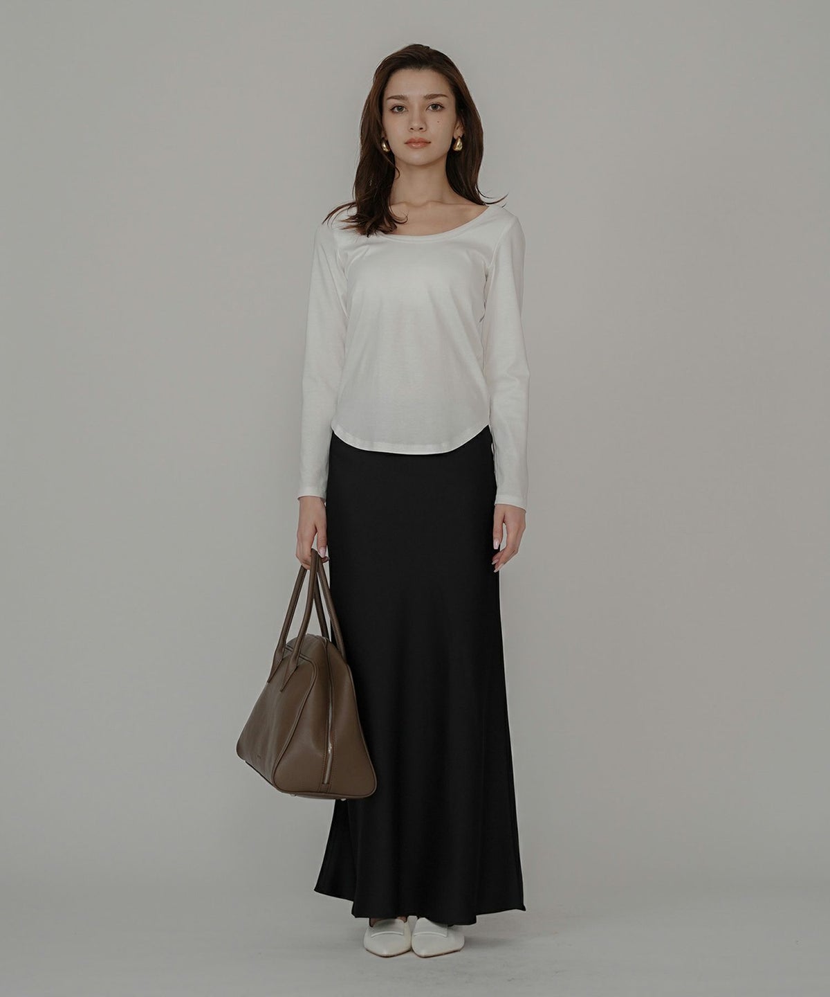 ルーズ 美脚 感動 スタイルアップ Iライン ナロースカート マーメイドスカート サテンスカート ロングスカート オシャレ 無地 女性らしい モテコーデ ベーシック シンプル デートコーデ 大人 あざと可愛い 肌見せ 韓国風 綺麗め 細見え カジュアル スタイル盛れ KINO THE KEI