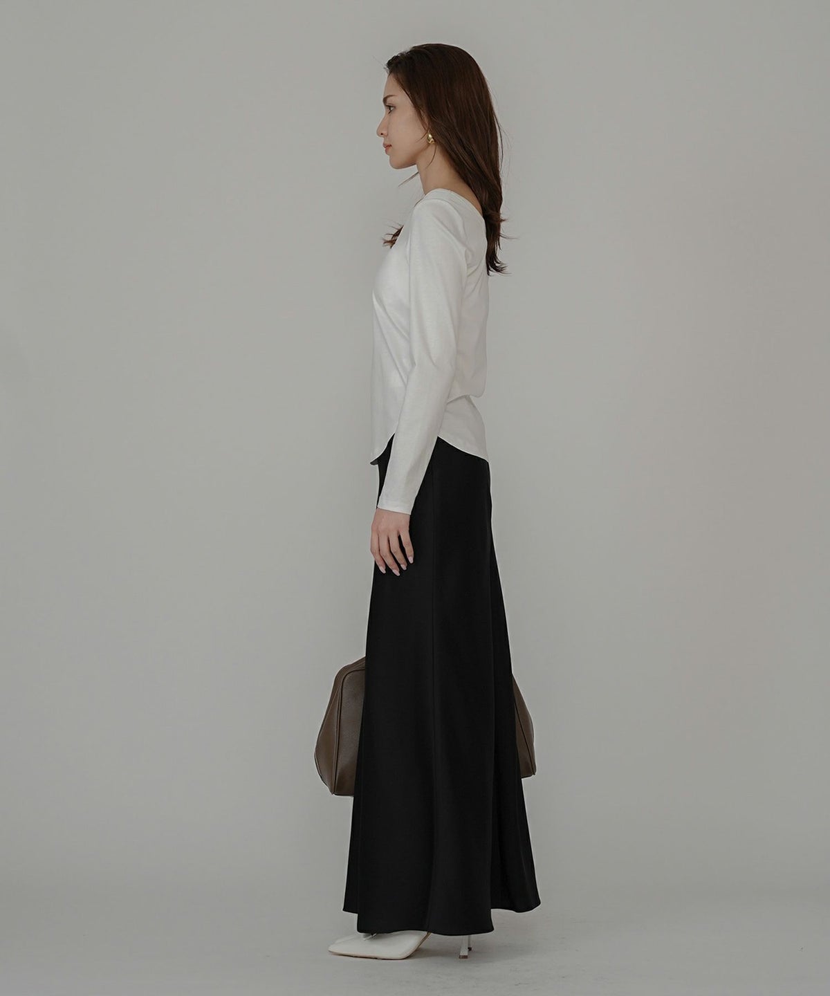ルーズ 美脚 感動 スタイルアップ Iライン ナロースカート マーメイドスカート サテンスカート ロングスカート オシャレ 無地 女性らしい モテコーデ ベーシック シンプル デートコーデ 大人 あざと可愛い 肌見せ 韓国風 綺麗め 細見え カジュアル スタイル盛れ KINO THE KEI