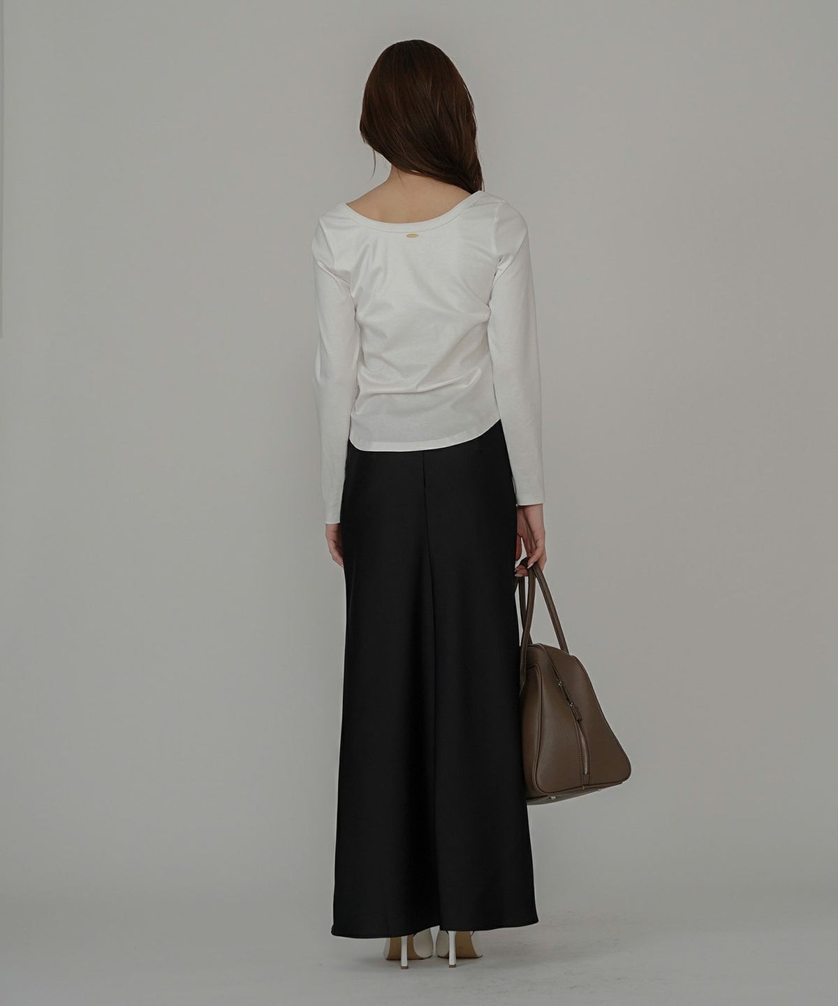 ルーズ 美脚 感動 スタイルアップ Iライン ナロースカート マーメイドスカート サテンスカート ロングスカート オシャレ 無地 女性らしい モテコーデ ベーシック シンプル デートコーデ 大人 あざと可愛い 肌見せ 韓国風 綺麗め 細見え カジュアル スタイル盛れ KINO THE KEI