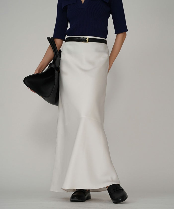 ルーズ 美脚 感動 スタイルアップ Iライン ナロースカート マーメイドスカート サテンスカート ロングスカート オシャレ 無地 女性らしい モテコーデ ベーシック シンプル デートコーデ 大人 あざと可愛い 肌見せ 韓国風 綺麗め 細見え カジュアル スタイル盛れ KINO THE KEI