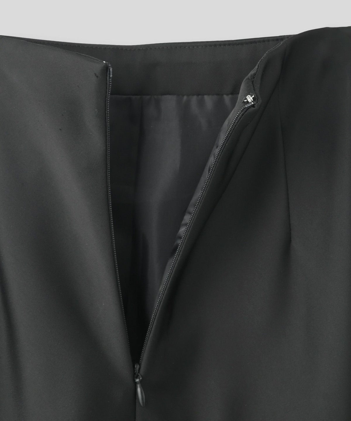 ルーズ 美脚 感動 スタイルアップ Iライン ナロースカート マーメイドスカート サテンスカート ロングスカート オシャレ 無地 女性らしい モテコーデ ベーシック シンプル デートコーデ 大人 あざと可愛い 肌見せ 韓国風 綺麗め 細見え カジュアル スタイル盛れ KINO THE KEI