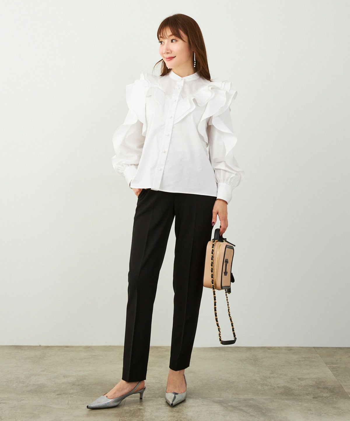 手洗い可 ビッグカラー 大人可愛い 上品 きれいめ オフィス 大人カジュアル フェミニン 白黒 ジョイントスペース