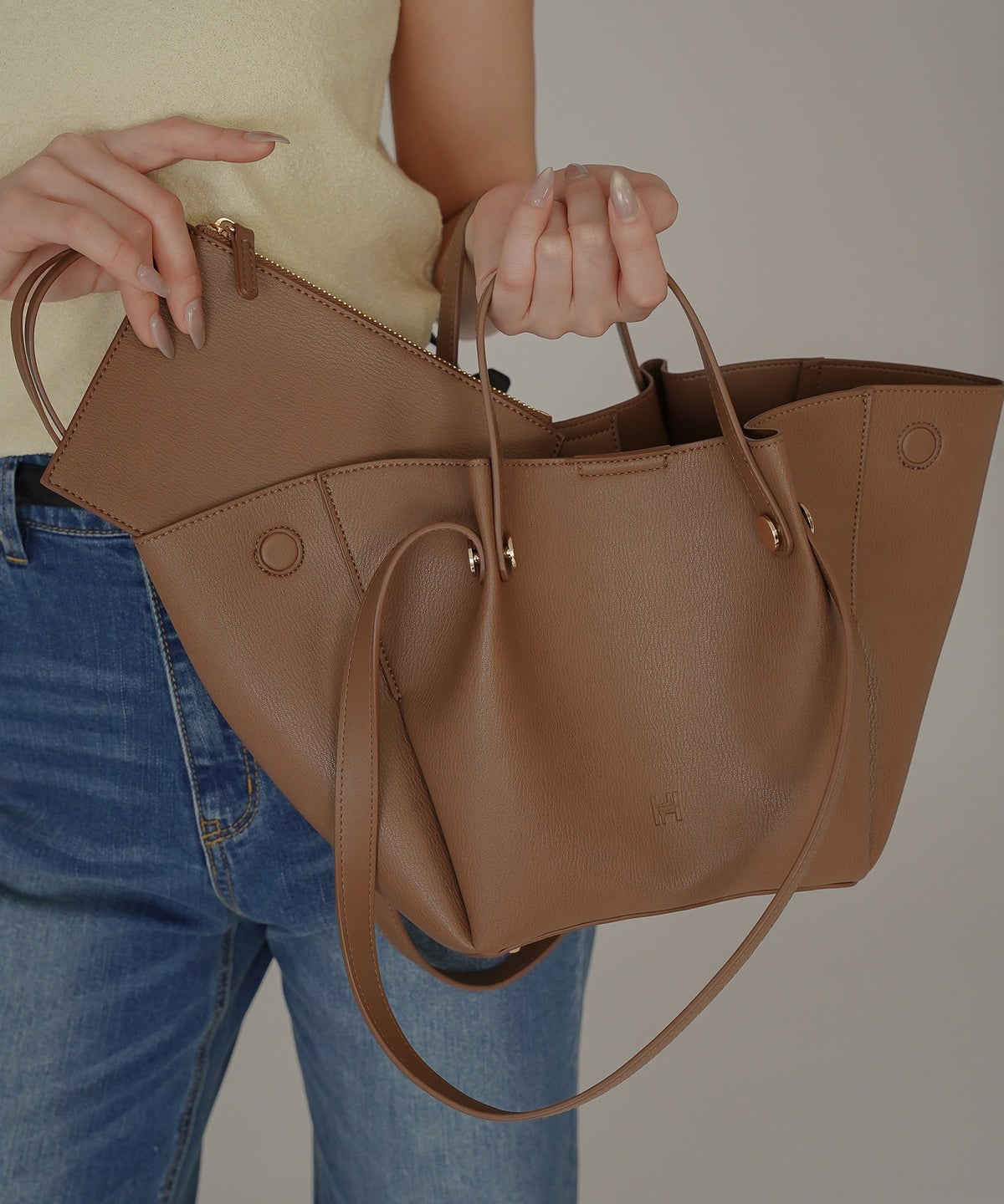 ルーズ 大容量 通勤 ビジネス 通学 スクールバッグ オシャレ 無地 女性らしい Y2K 軽い 2ピース ポーチ付き デートコーデ 大人 あざと可愛い 韓国系 綺麗め カジュアル スタイル盛れ KINO THE KEI